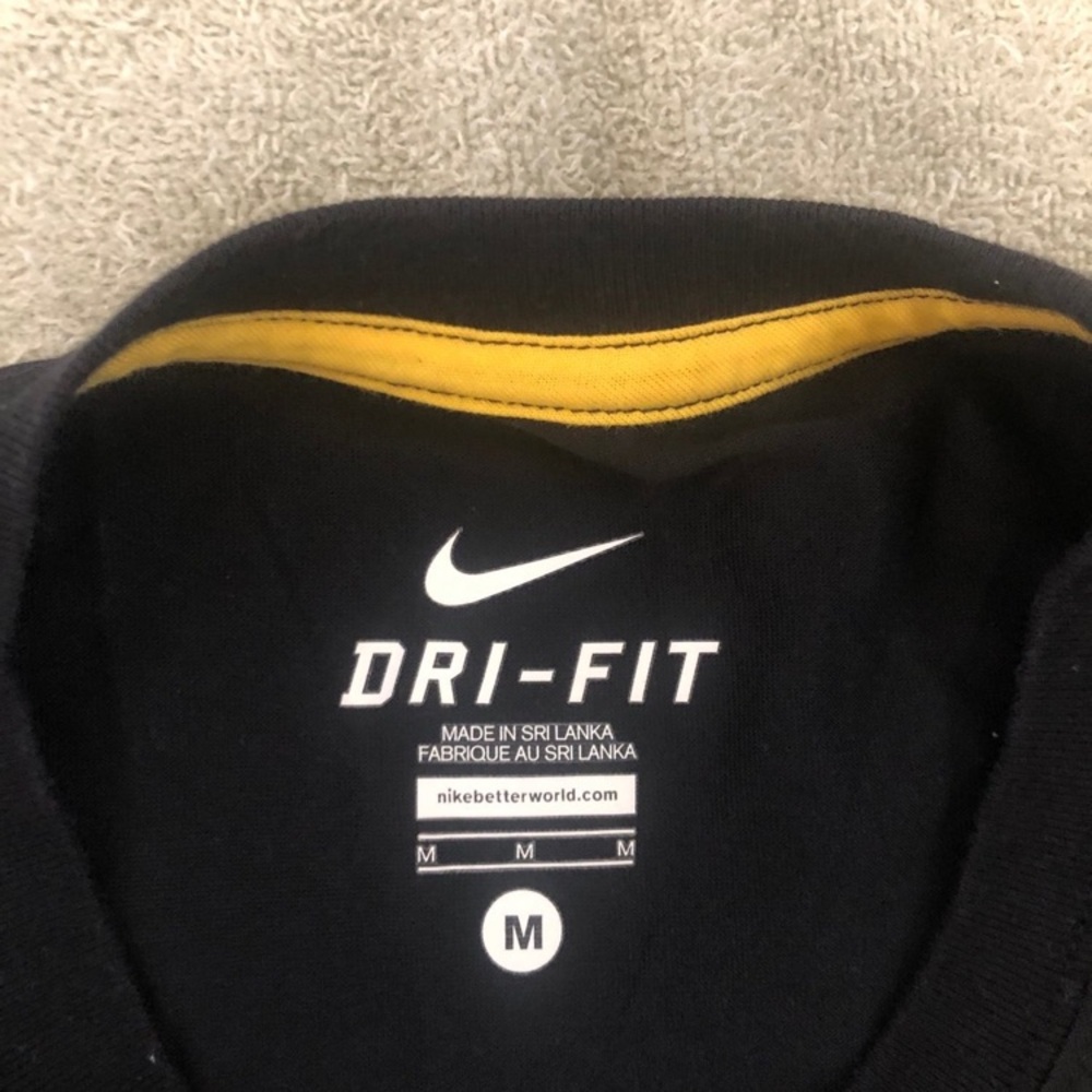 Nike Black and Yellow Livestrong Men's Tee - Picture 2 of 2